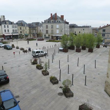 Grand Appartement Chaleureux Thouars Buitenkant foto