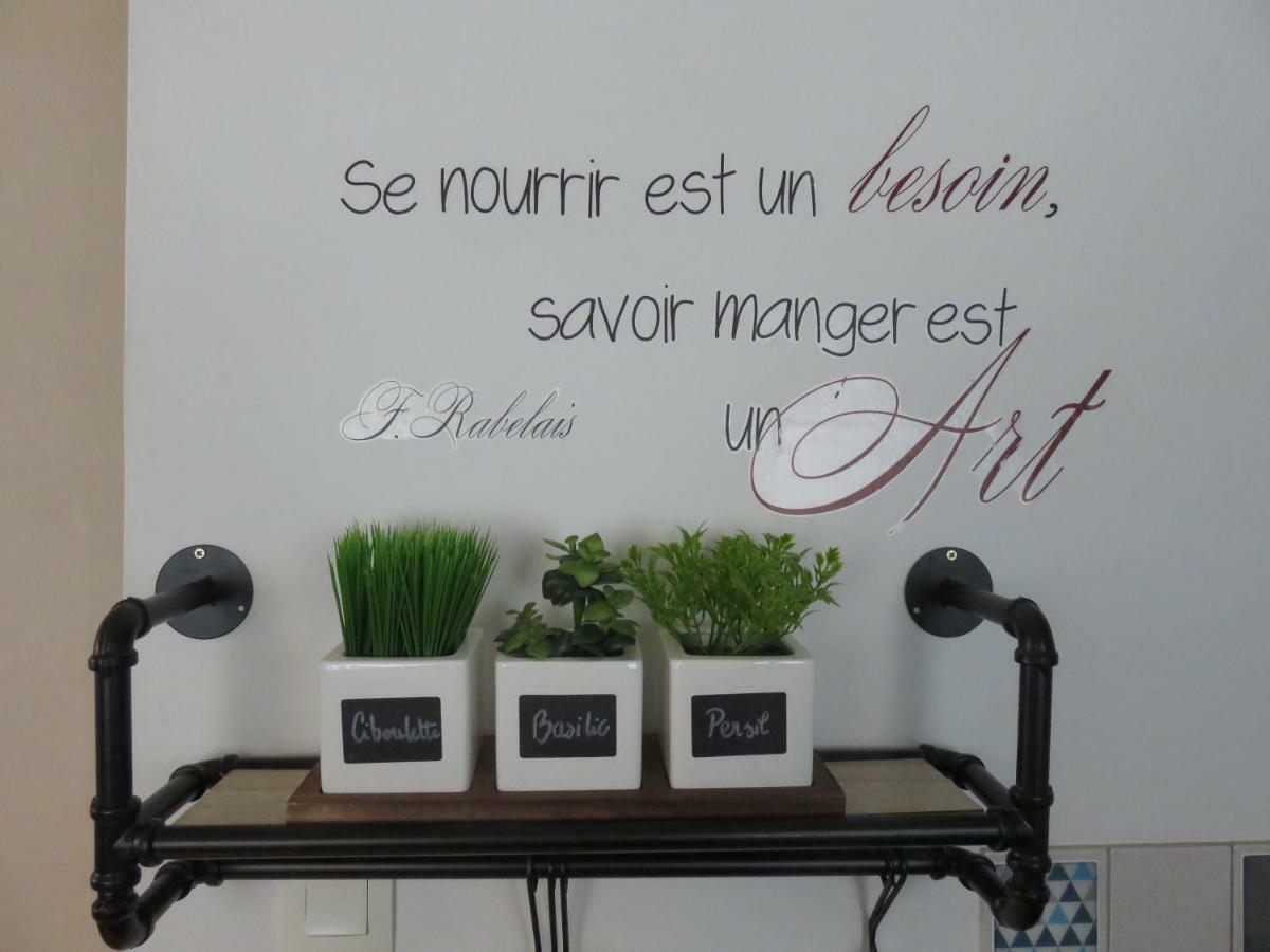 Grand Appartement Chaleureux Thouars Buitenkant foto