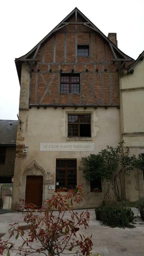 Grand Appartement Chaleureux Thouars Buitenkant foto