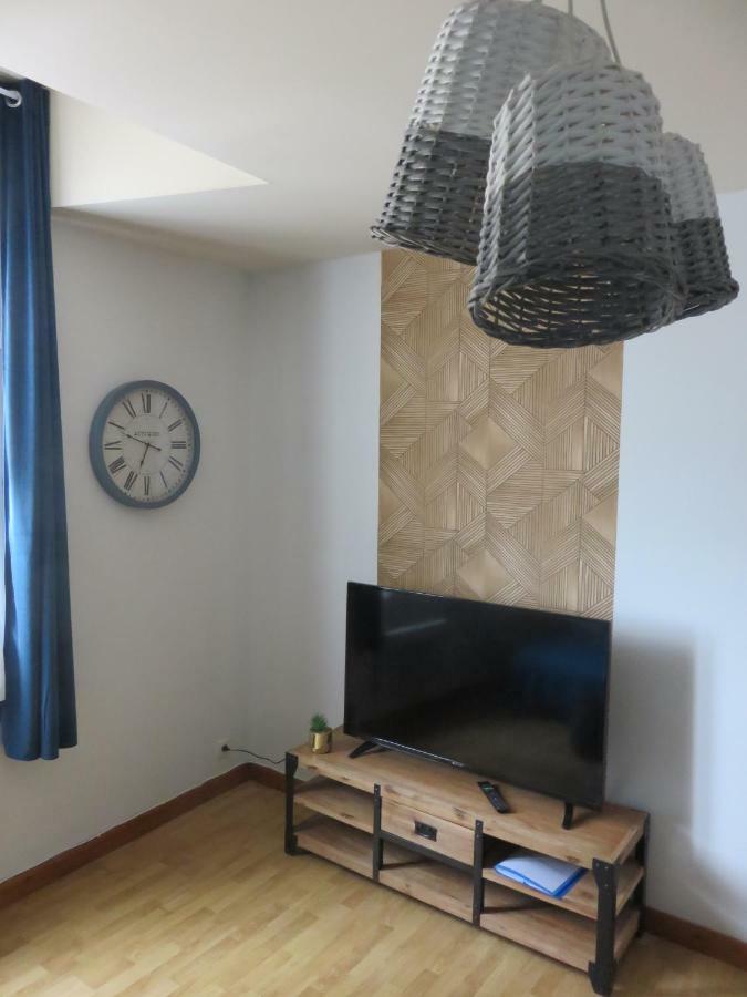 Grand Appartement Chaleureux Thouars Buitenkant foto