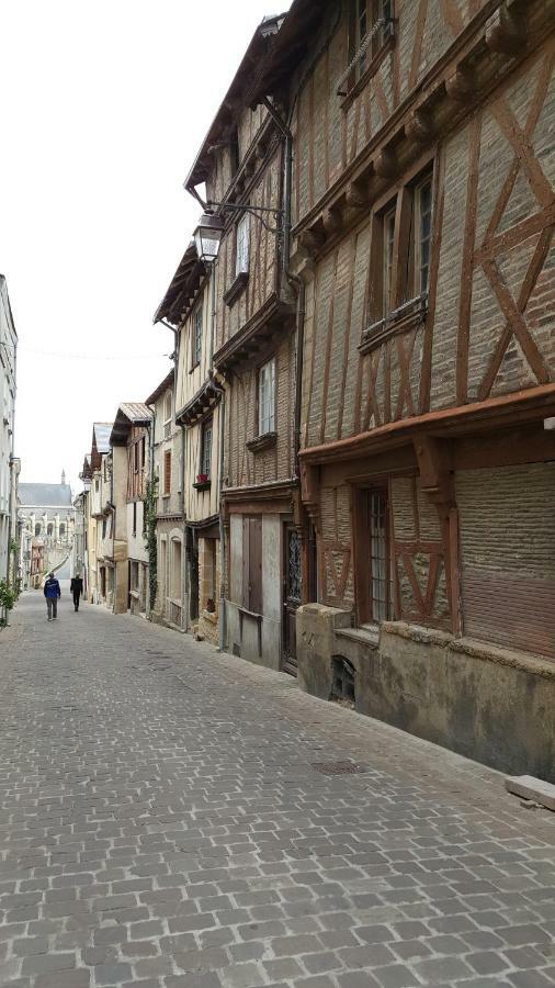 Grand Appartement Chaleureux Thouars Buitenkant foto