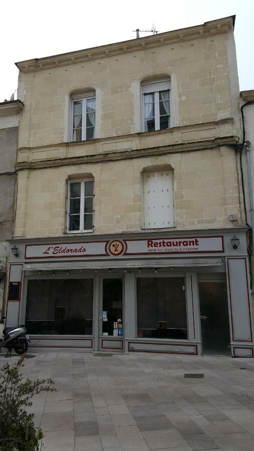 Grand Appartement Chaleureux Thouars Buitenkant foto
