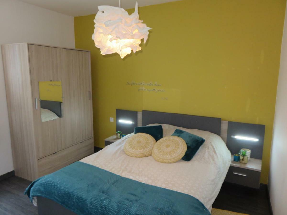Grand Appartement Chaleureux Thouars Buitenkant foto