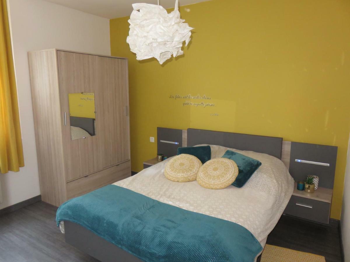 Grand Appartement Chaleureux Thouars Buitenkant foto